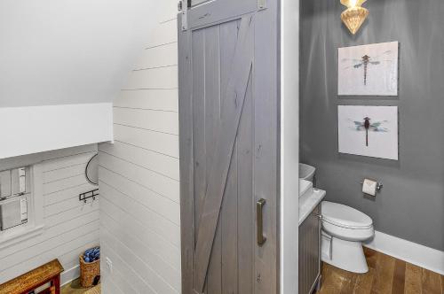 Five-Bedroom House image 10