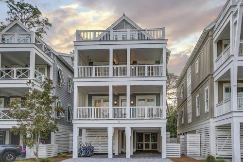 Five-Bedroom House image 3