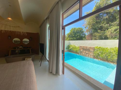 Swimming pool, SIRAVA Kohlarn - สิราวา เกาะล้าน near Koh Lan