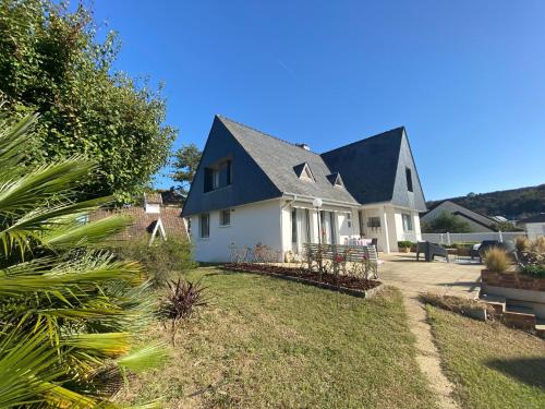 Spacious holiday home for 7 people, 250 m from the beach, Jullouville