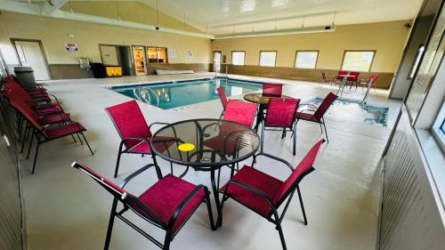 Sleep Inn & Suites Wisconsin Dells - Lake Delton - 수영장