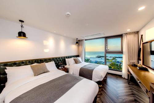 Jeju Marevo Beach Hotel Room Type - Vosco Deluxe Twin with Ocean View