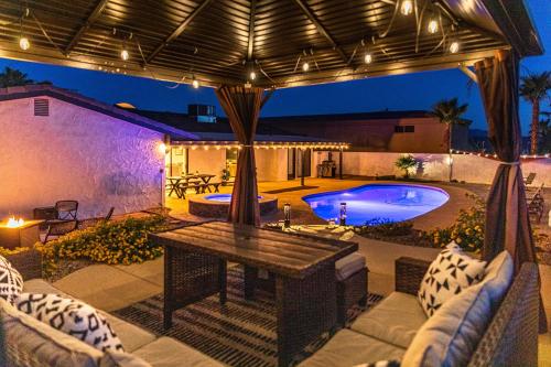 HavaSunny Stay - Pool, Spa, Game Room, Fire Pit