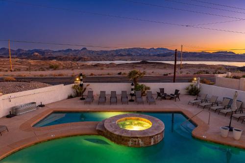 . LakeView Home Minute From New Launch With Pool And Spa
