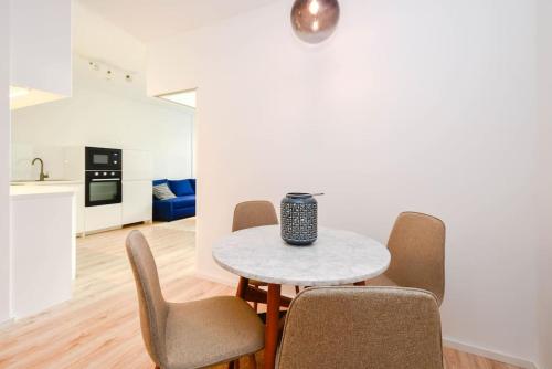 New modern apartment in city center, Bratislava (fotografie 7)