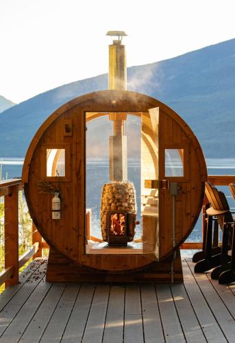 Kootenay Lakeview Retreats - Forest Cabin - Nakusp