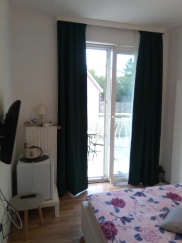 Ana Rooms