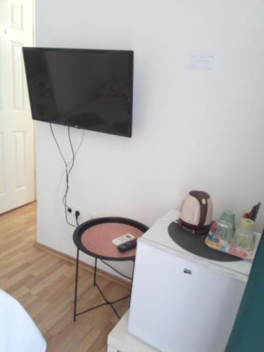 Ana Rooms