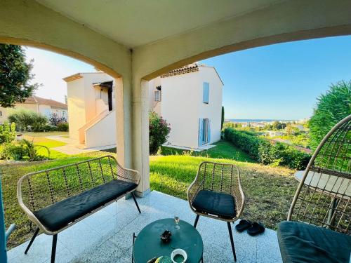 Beautiful house garden-floor with sea view & 10 min walk gîte à louer Golfe-Juan