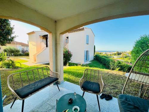 Beautiful house garden-floor with sea view & 10 min walk