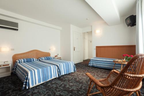 Triple Room with Garden View image 7