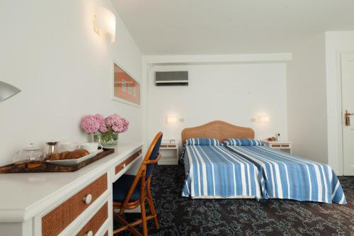 Triple Room with Garden View image 6