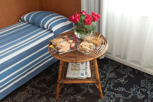 Triple Room with Garden View image 5