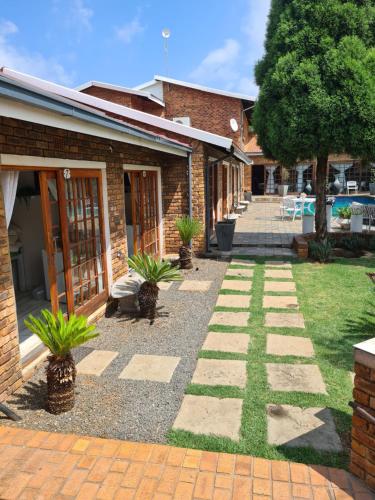 Vista exterior, Royal Villa Guesthouse in Brakpan