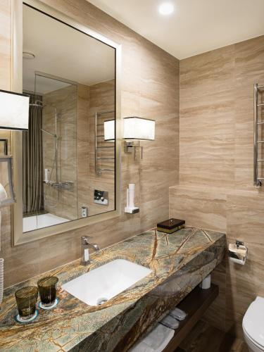 V Spa & Conference Hotel - image 14
