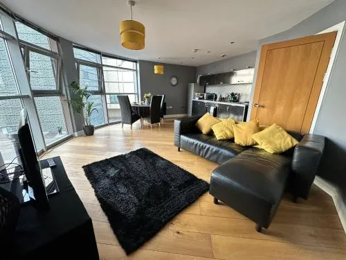 Fantastic and modern city centre flat with FREE parking! photo 2