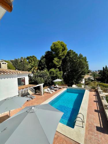 Spanish charm guest apartment at villa with great location!