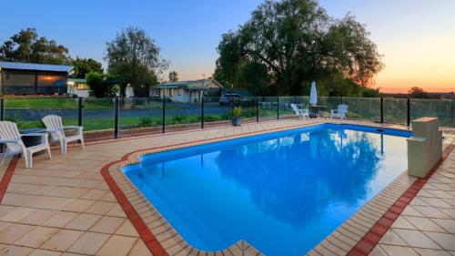 Oasis Motel, Parkes