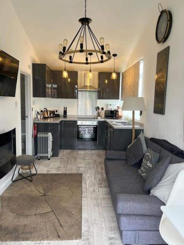 virtuve, Stunning One Bed Modern & Contemporary Chalet in Freistorpa