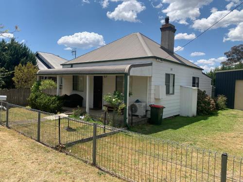 B&B Glen Innes - Blue Sapphire Village 3 Bedroom - Bed and Breakfast Glen Innes