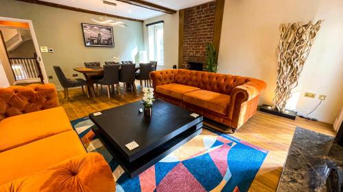 The Coach House - Your perfect luxury private Brighton getaway with private parking