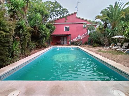 Casa rural en el campo con animales, piscina y barbacoa