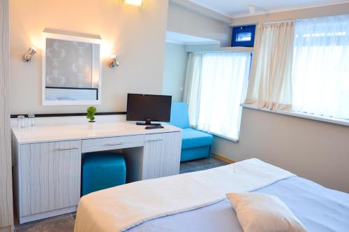 Aphrodite Hotel - image 3