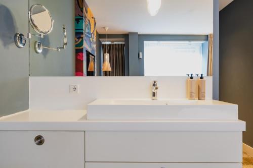 Executive Double or Twin Room image 10
