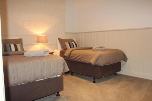 River Rock Cottage Centrally located and Dog friendly