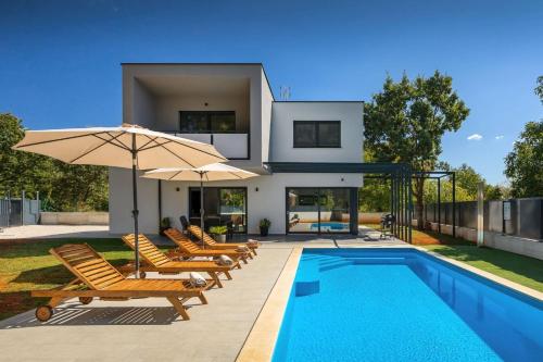 Modern villa Eva with pool and 2 bedrooms in Tar