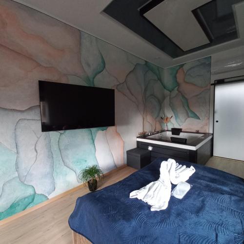 1 queen bed, 1 sofa bed