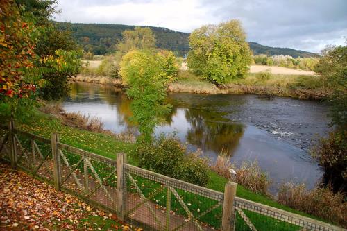 River Edge Lodges