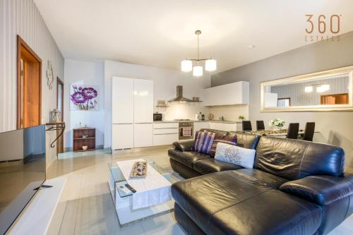 Cosy, fully equipped 1BR home with Private Balcony by 360 Estates, Naxxar