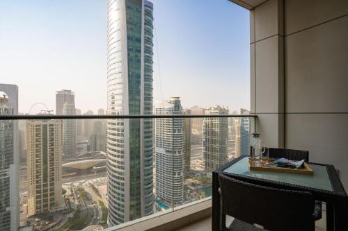 Lovely Lake View - Two Bedroom - JLT - image 4
