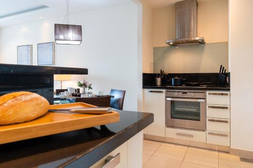 Lovely Lake View - Two Bedroom - JLT - image 12