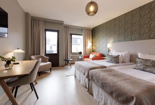 Superior Double Room image 7