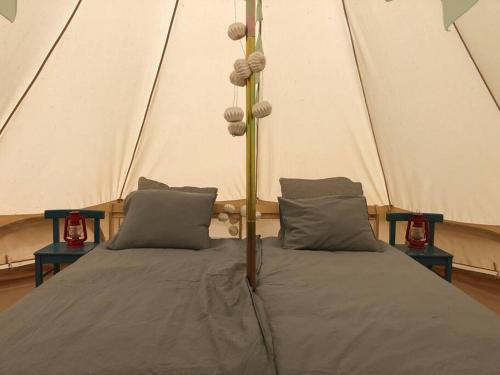Nature Bell-tent with lakeside view in Agunnaryd
