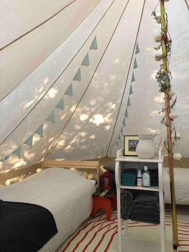 Nature Bell-tent with lakeside view in Agunnaryd