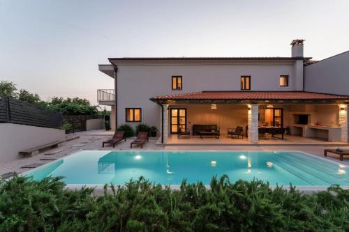 Modern villa Molindrio with pool in Porec