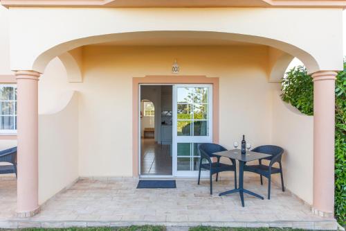 Atalaia Sol Aparthotel - tennis & heated pool in winter