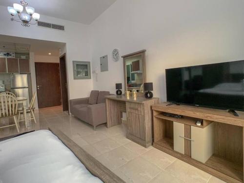StoneTree - Furnished Studio in Peaceful Location - image 5