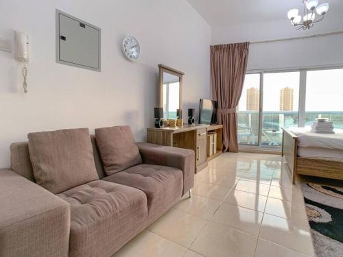 StoneTree - Furnished Studio in Peaceful Location - image 5