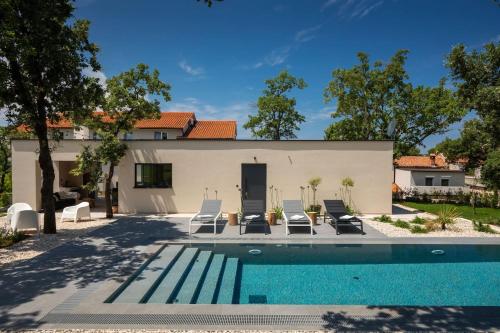 Modern villa Casetta Molindrio with pool in Porec