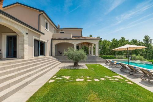 Family villa Maria with pool in Vizinada