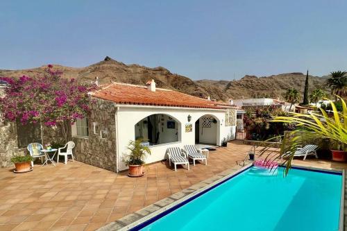 Beautiful villa in Tauro with heated pool