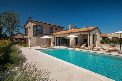 Villa Curitico with sauna and jacuzzi in Porec