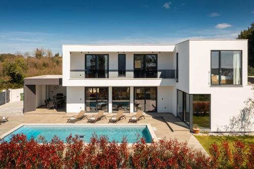 Modern Villa Tonka with pool and grill in Porec