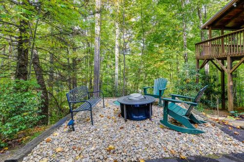 Cozy North Carolina Cabin with Hot Tub and Fire Pit! in Maggie Valley, USA
