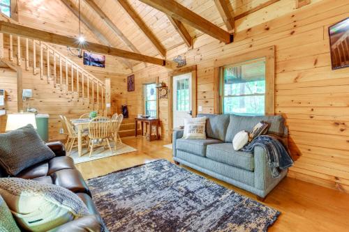Cozy North Carolina Cabin with Hot Tub and Fire Pit! in Maggie Valley, USA