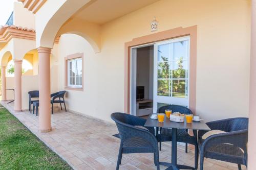 Atalaia Sol Aparthotel - tennis & heated pool in winter